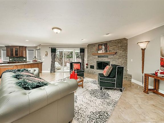 5th image of 2810 S Gregory Dr S