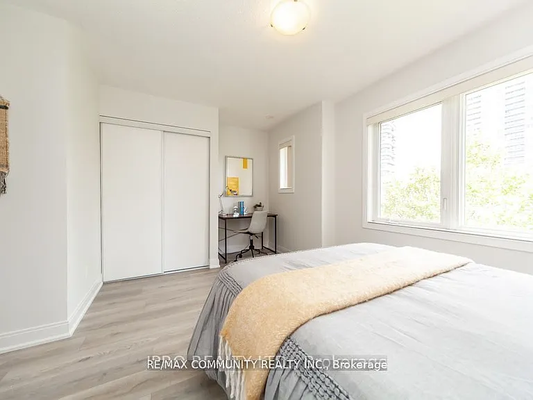 315 Village Green Sq #Townhouse 51 — Photo 33