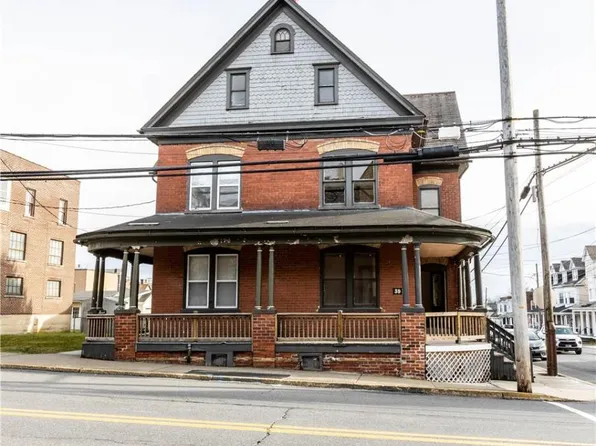 39 Mauch Chunk St, Nazareth, PA 18064