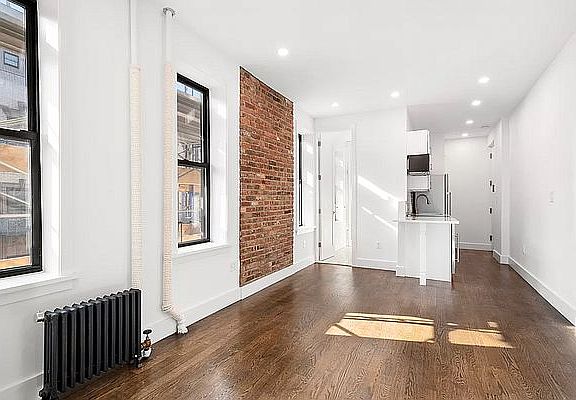 2nd image of 178 Mulberry St APT 18