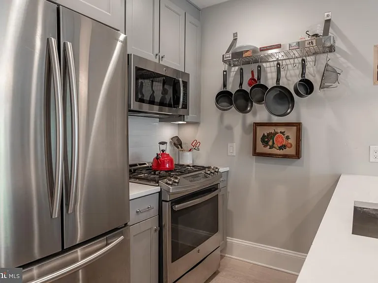 3918 W St NW #6 — Photo 5