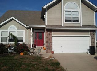 608 Shorthorn Rd, Grain Valley, MO 64029