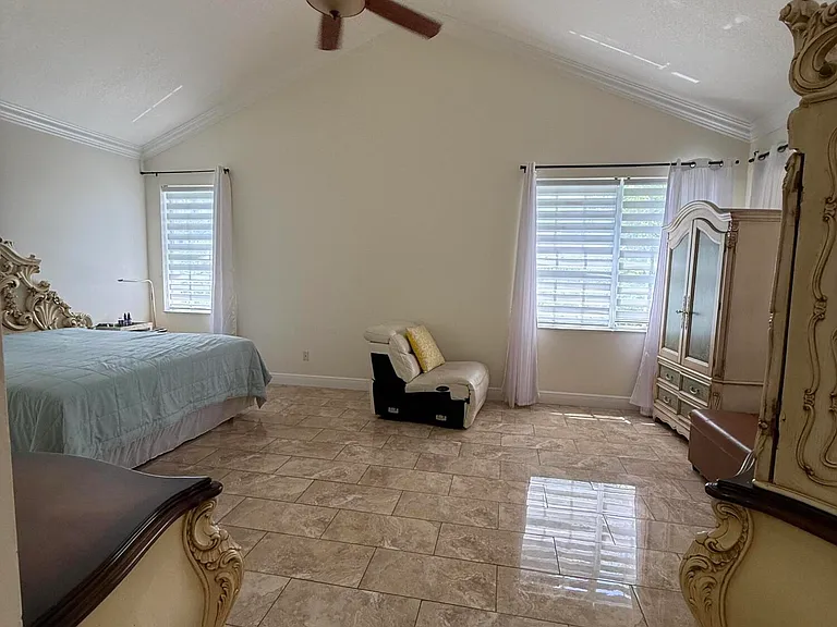 2385 Sunderland Ave — Photo 10