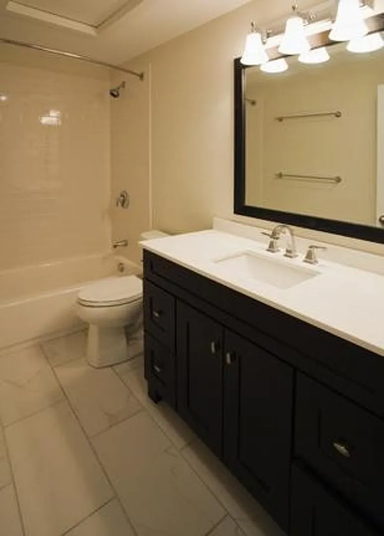 Central South End Location, In-Unit Washer and Dryer, Central Heat/AC Fully Renovated — Photo 4