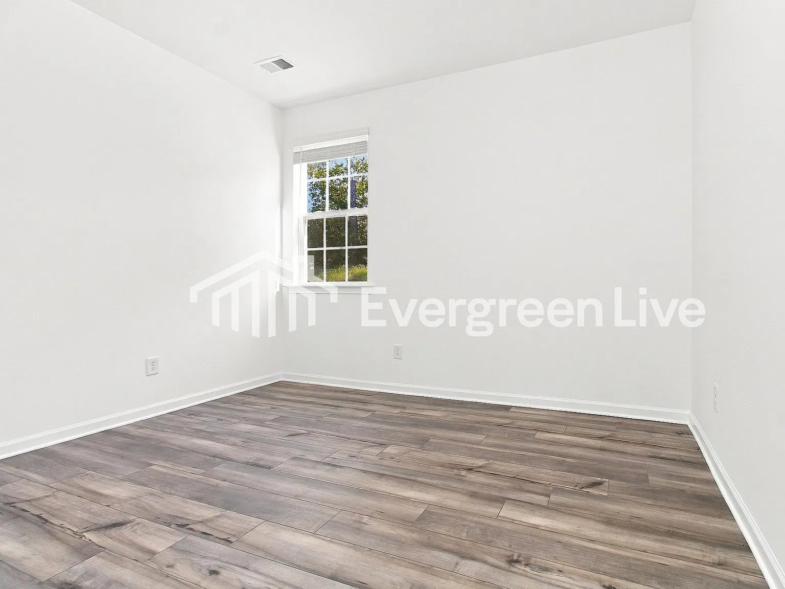 4 bed, 4.5 bath, 3269 sqft, $2,560 — Photo 3
