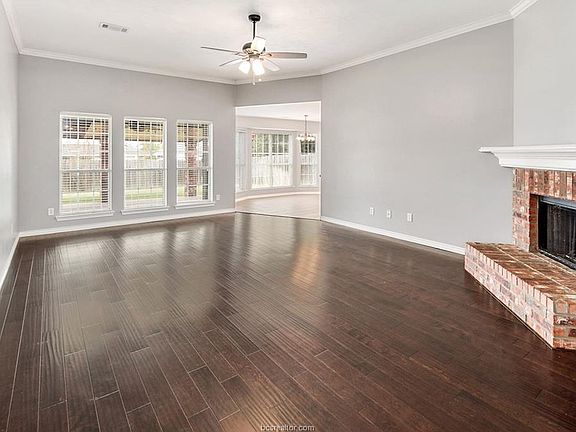 4th image of 1301 Baywood Ln