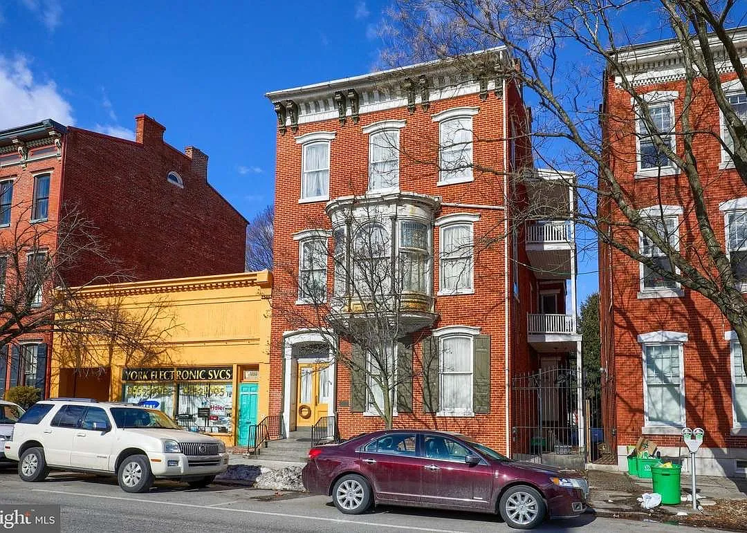 2 bed, $1,225 — Photo 1