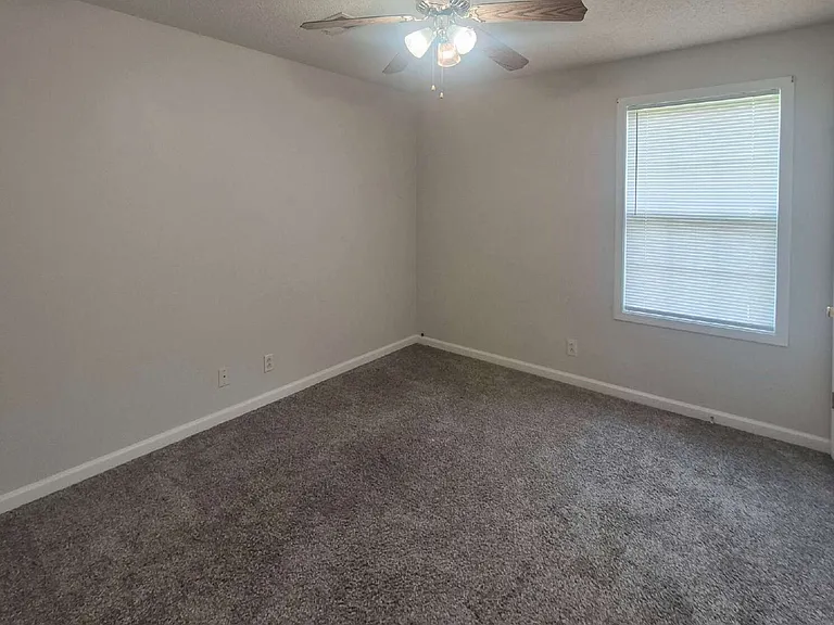 825 Decoy Ct — Photo 17