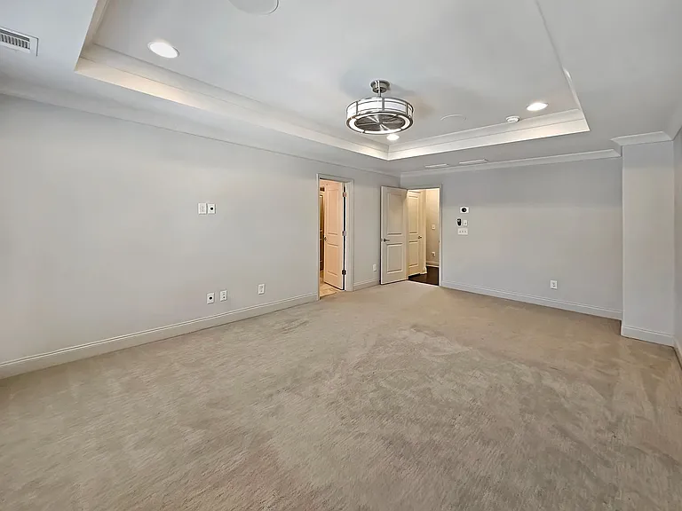 2142 Coventry Dr — Photo 31