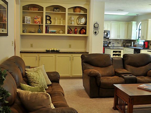 Open Living Area Built-in Cabinet with Bull Nosed Granite Countertop flows into Kitchen/Breakfast!