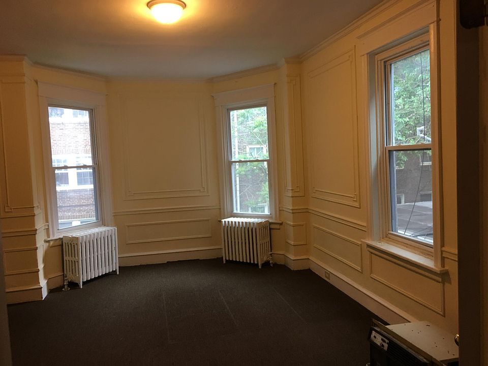1st image of 5002 Spruce St Floor 2