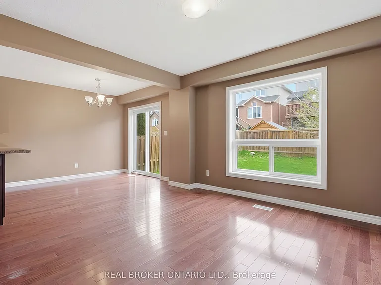 1047 Marquette Dr — Photo 17