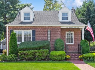 159 Norwood Ave, Malverne, NY 11565