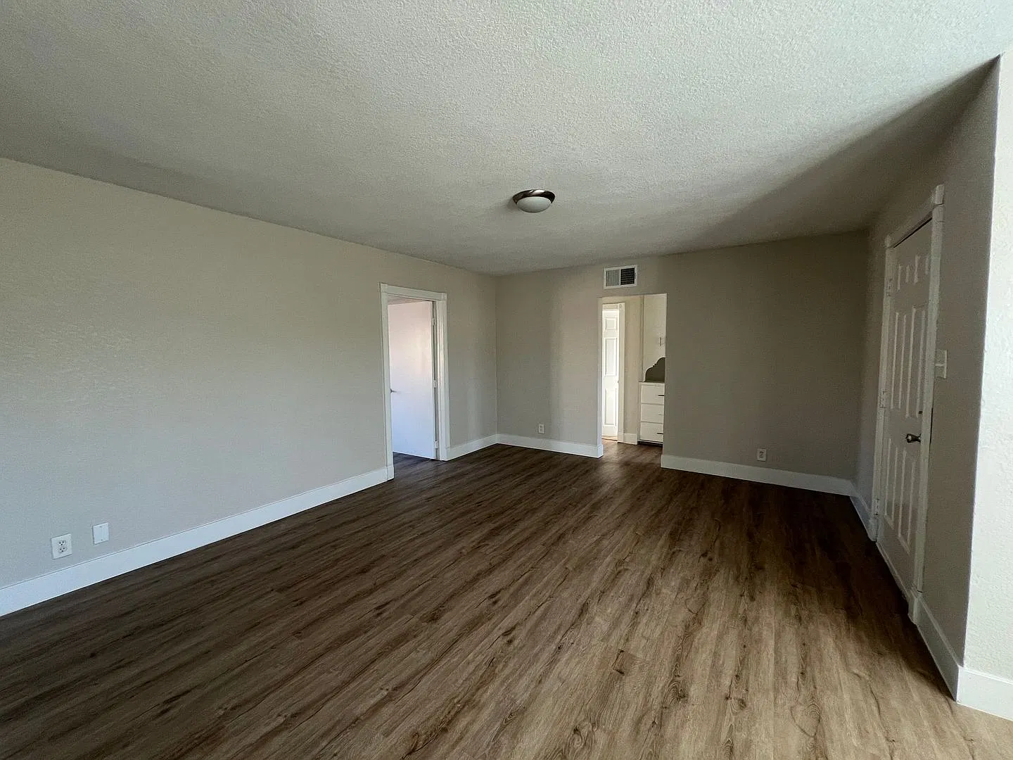 Adorable Fully Renovated Home in Historic Huntridge! — Photo 3