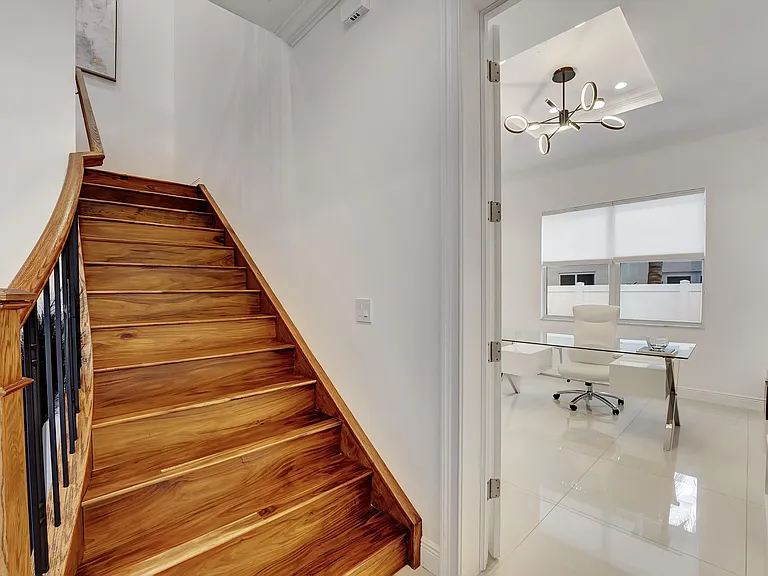 500 NE Wavecrest Way — Photo 12