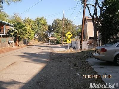4th image of 1066 E Willow Ave