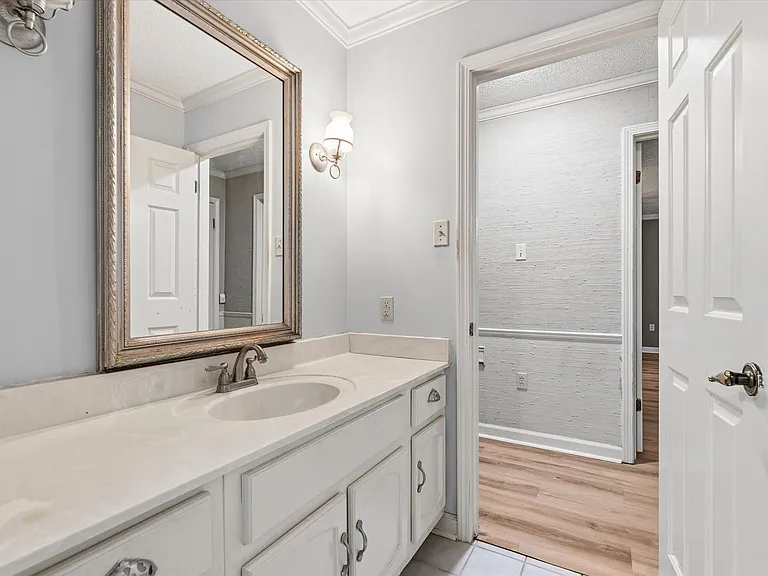 1610 Hillcrest Dr — Photo 16