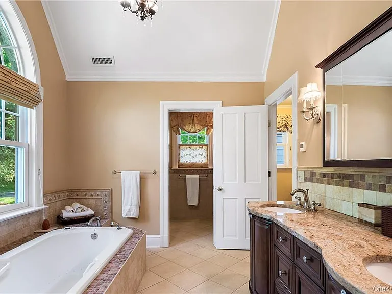 220 Croton Ave — Photo 14