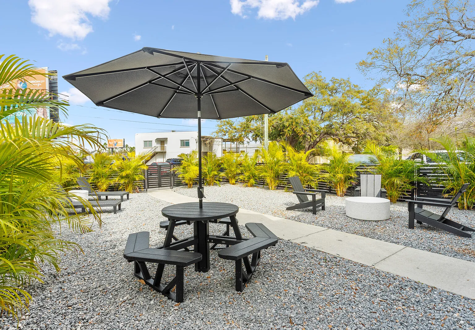 2 bed, 809 sqft, $2,100 — Photo 1