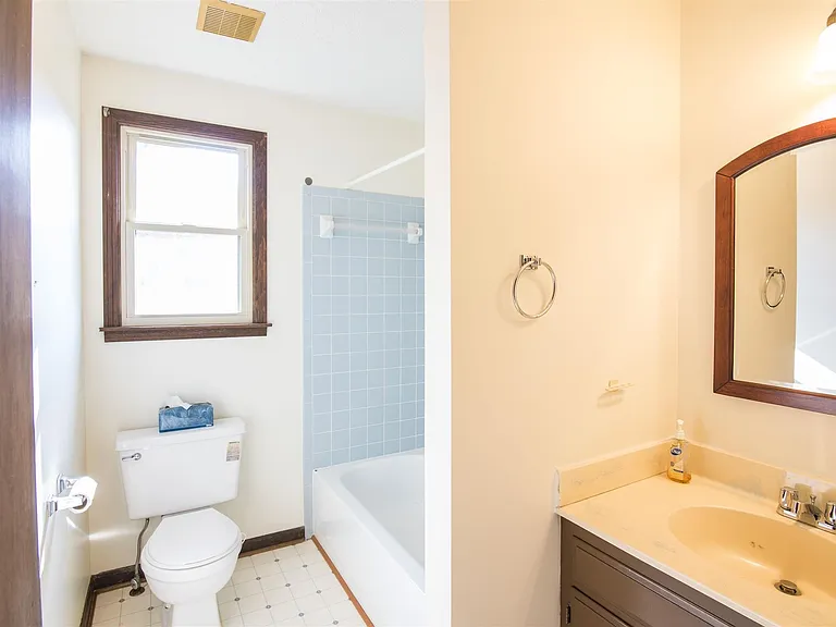 1499 Fairview Blvd — Photo 9