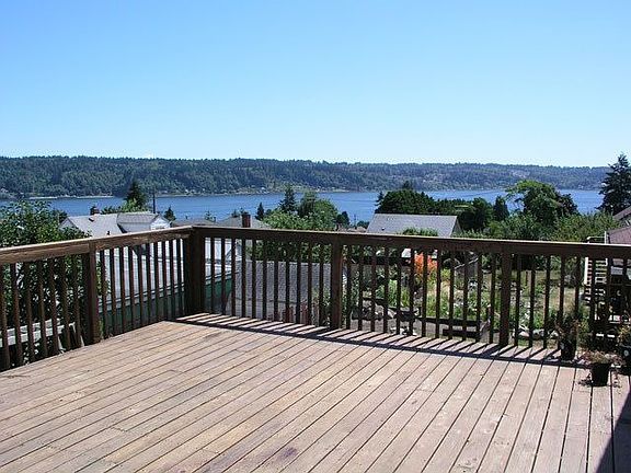 400 square foot deck, great for get togethers