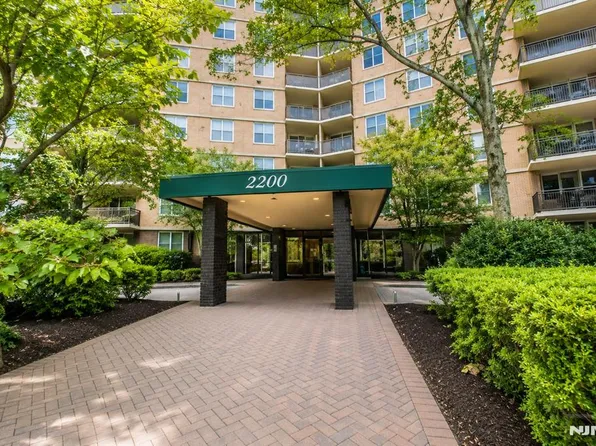 2200 N Central Rd APT 10G, Fort Lee, NJ 07024
