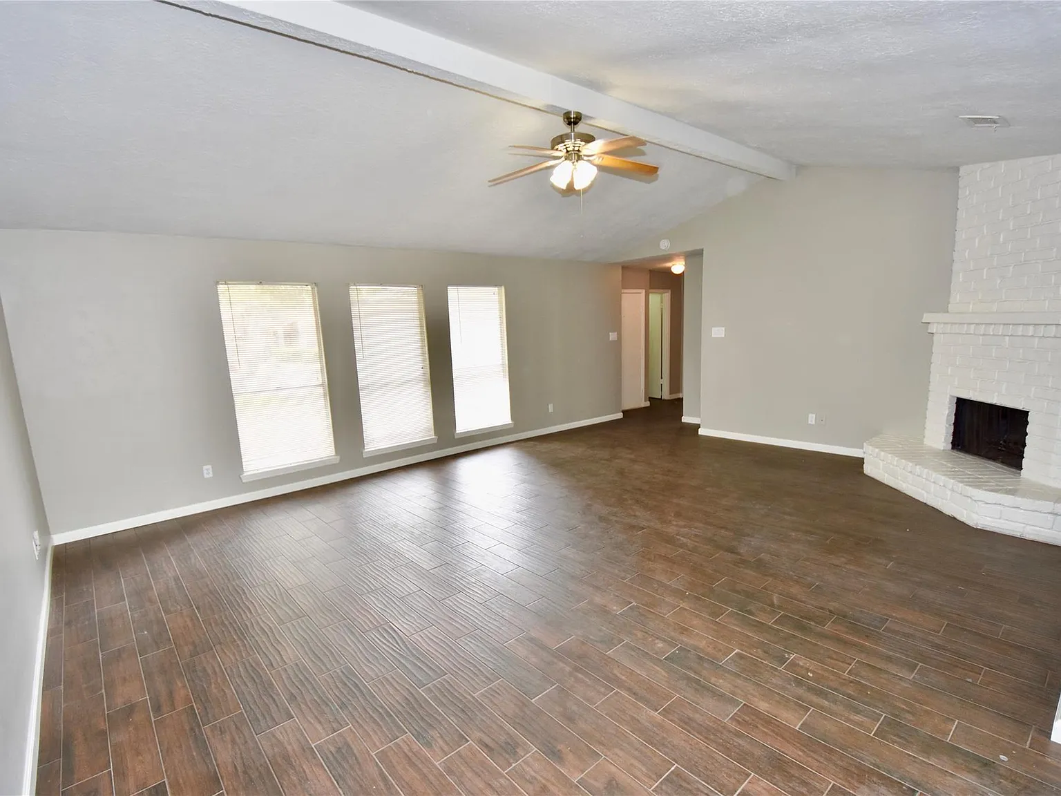 3 bed, 2.0 bath, 1381 sqft, $1,825 — Photo 4