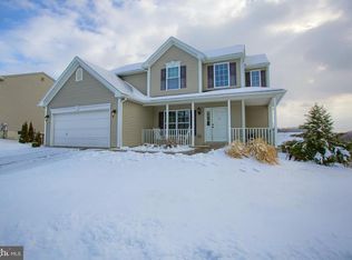 6 Wilbur Dr, Sinking Spring, PA 19608