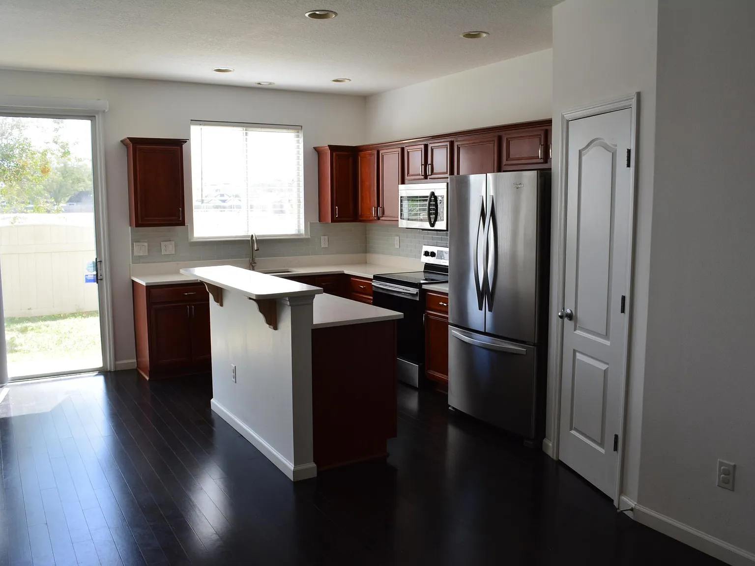 2 bed, 2.5 bath, 1446 sqft, $1,795 — Photo 3