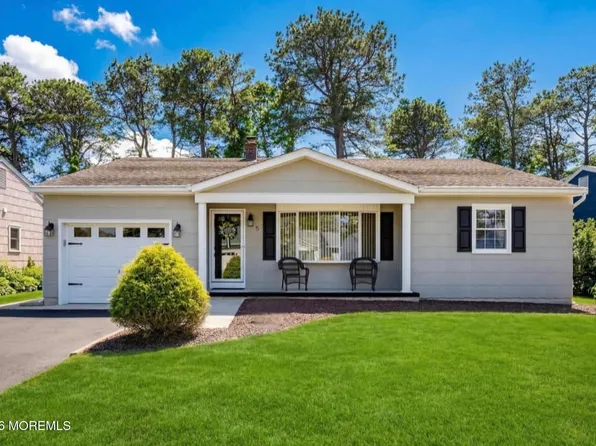 5 Bennington Drive, Toms River, NJ 08757