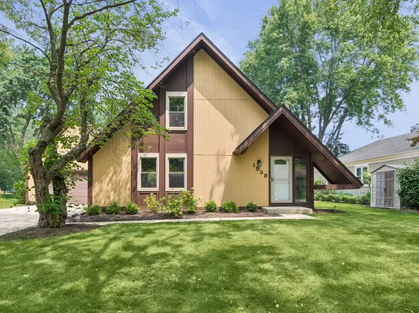 1539 Foxhill Rd, Naperville, IL 60563