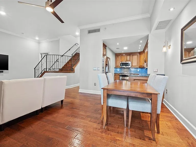 300 Beach Dr NE #305 — Photo 3