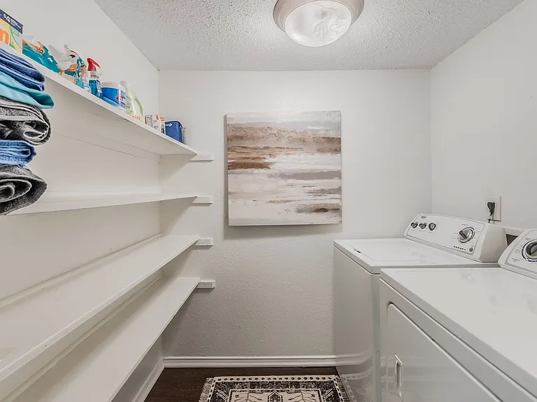 Lakeside Apartments — Photo 10