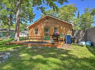 221 Beechwood Ave, Houghton Lake, MI 48629