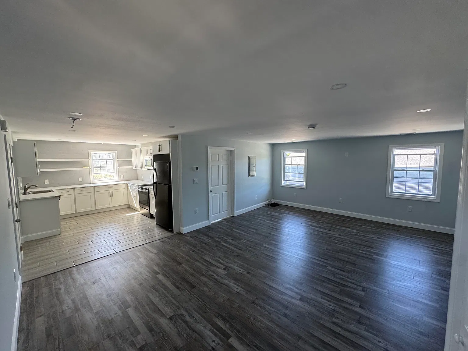 3 bed, 1000 sqft, $2,800 — Photo 2