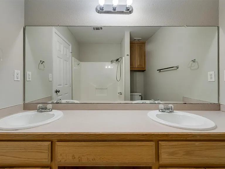 609 Houston St — Photo 14