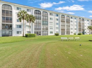 29 High Point Cir E APT 107, Naples, FL 34103