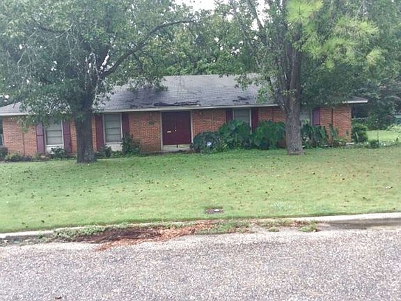 3rd image of 2653 Oxford Dr
