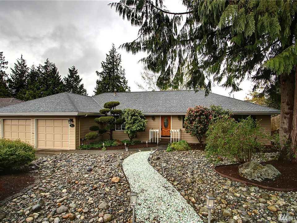 1st image of 821 S Lilac Dr