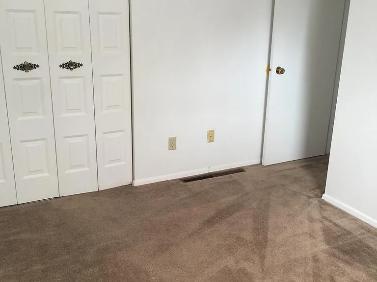 1300 Rosewood Ct — Photo 7