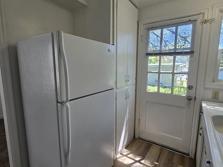 449 NE Winchester St — Photo 10