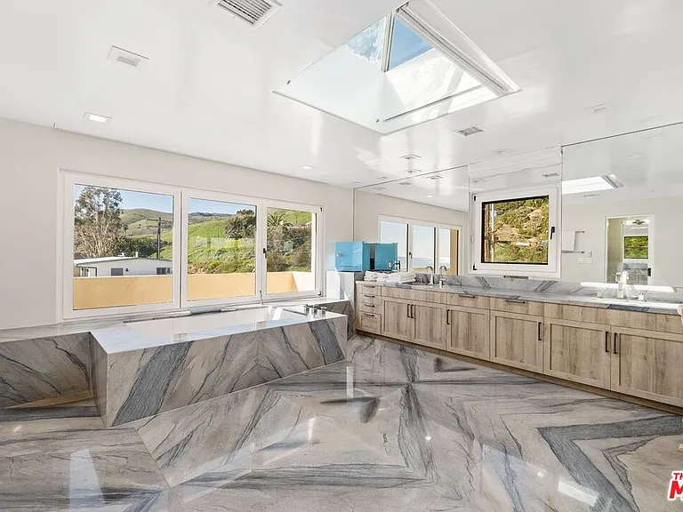25302 Malibu Rd — Photo 14