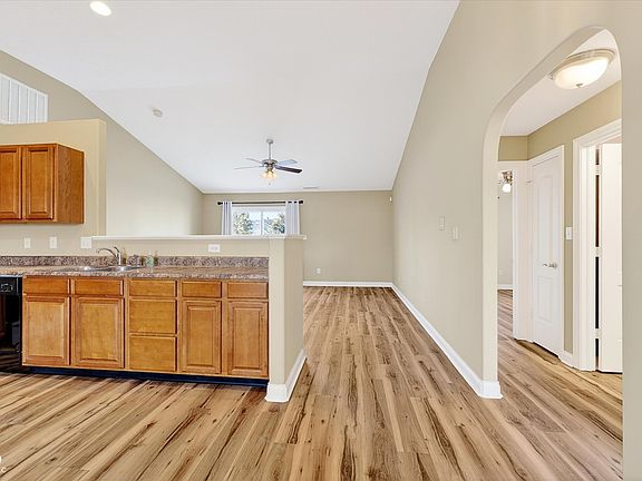 5th image of 15503 Harmon Pl