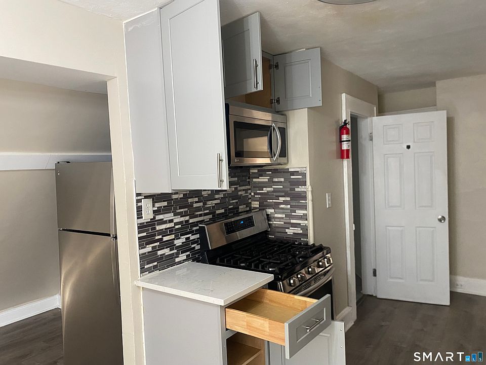 2nd image of 454 Summit St
