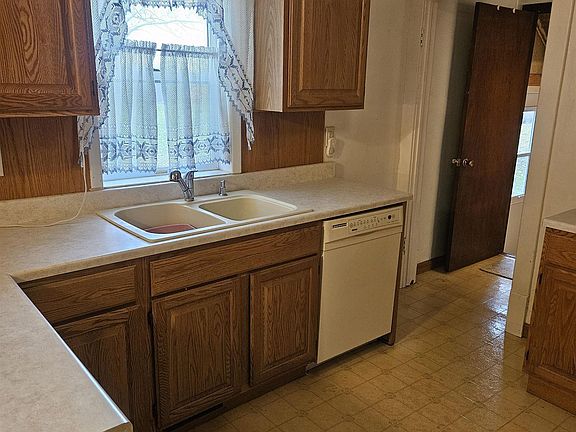 4th image of 311 Park Ave W