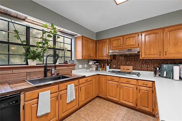 1382 Bristol Ct — Photo 8