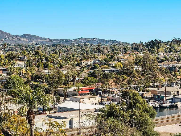 401 Lado De Loma Dr — Photo 15