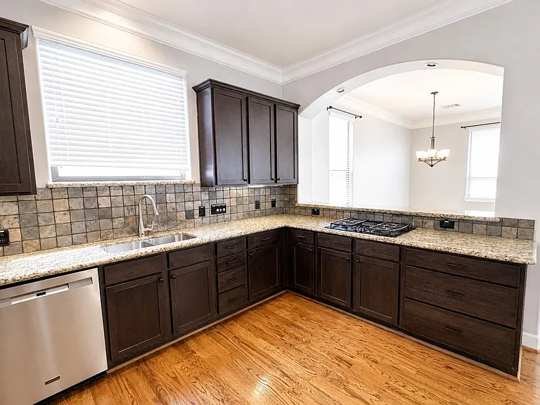 321 W 26th St #B — Photo 10