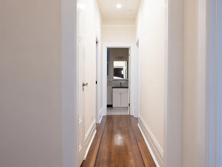 Warrington Apartments — Photo 6