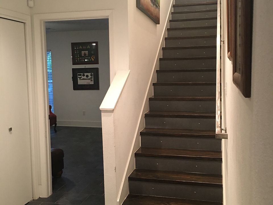 Entry/ Foyer